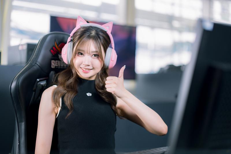 ゲーマーの女性の画像