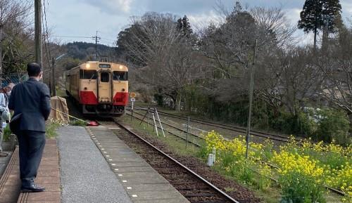 ホームからの車窓.jpg