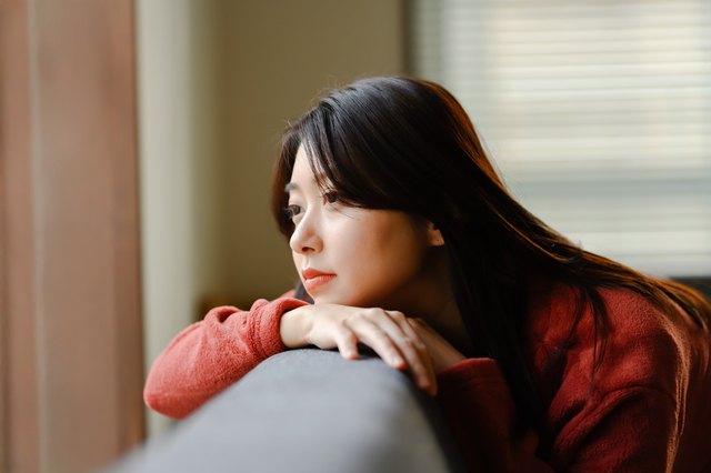 プロフィールへの不安を感じる女性